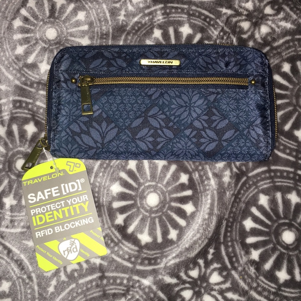 Travelon RFID protecting wallet